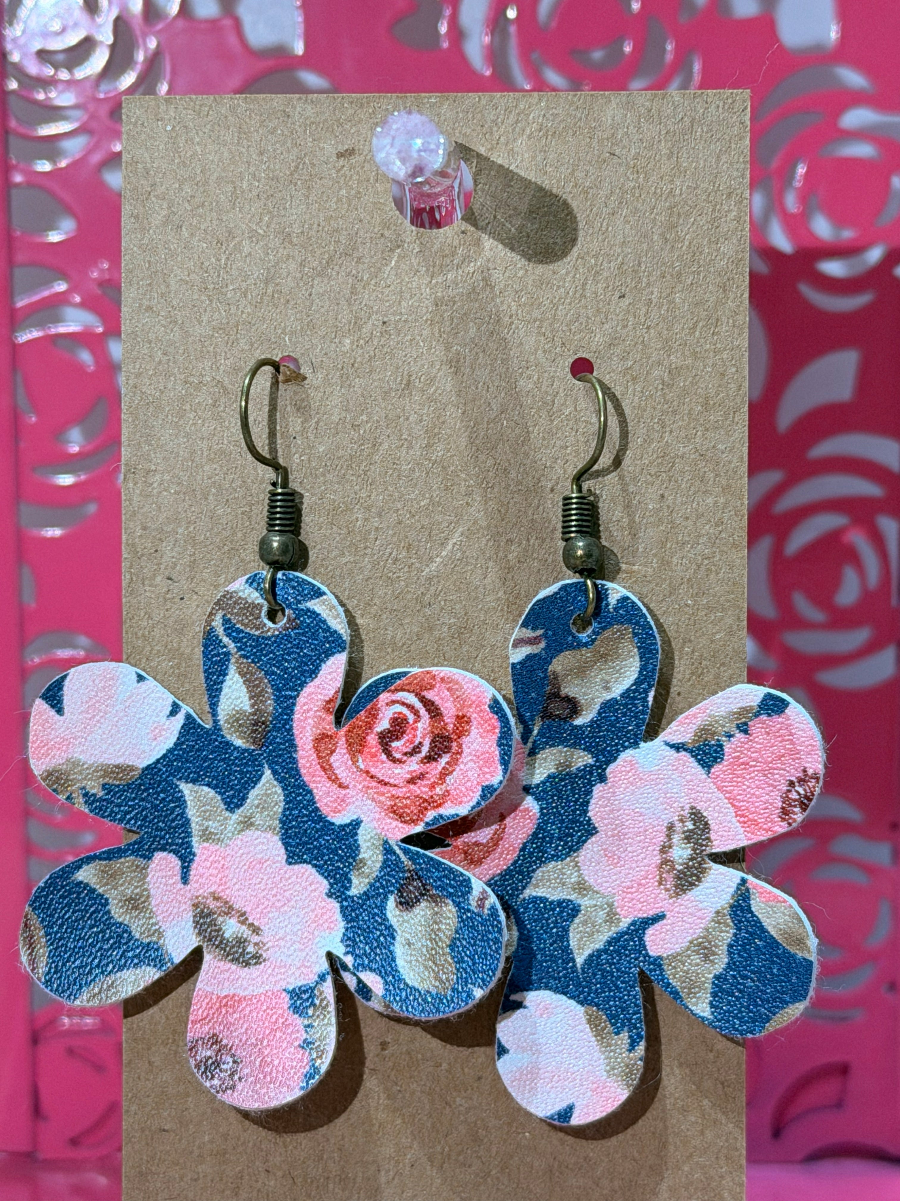 Bold Floral Print Dangle Earrings in Flower Shape