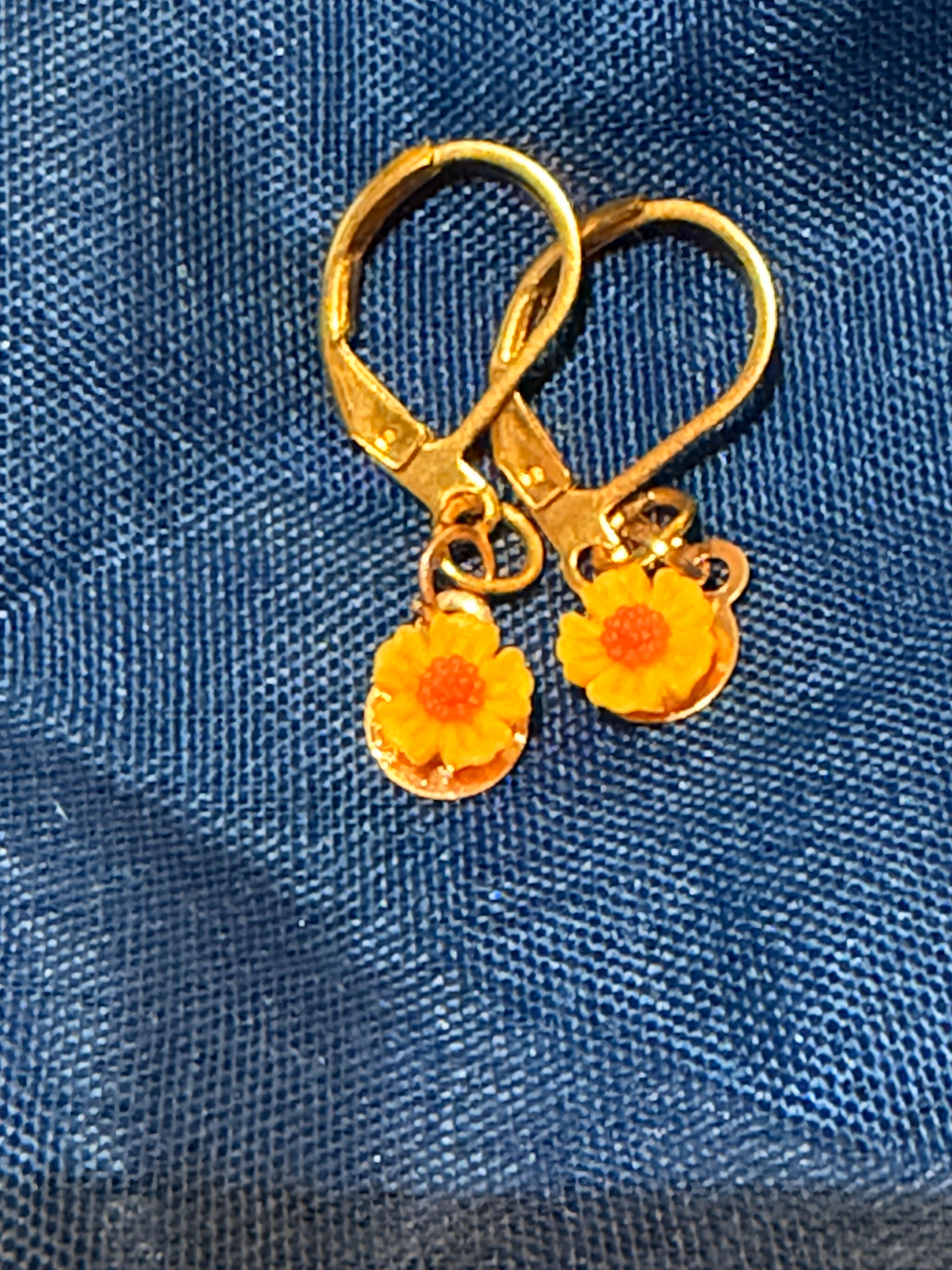 Daisy Dangle Earrings in Bright Yellow